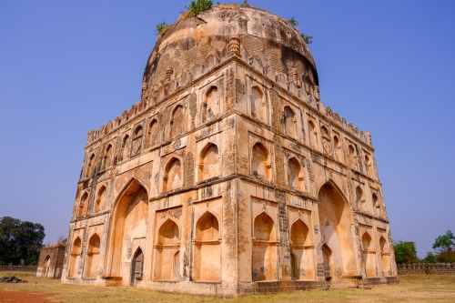 Monuments - Bahamani Tombs
