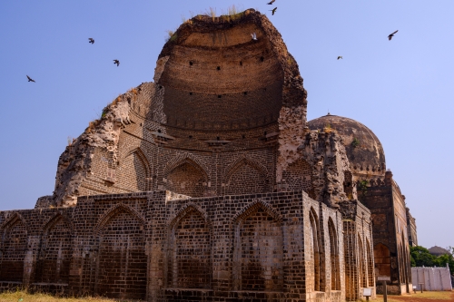 Monuments - Bahamani Tombs